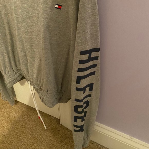 TOMMY HILFIGER Medium Grey Cropped Sweatshirt - Picture 2 of 4
